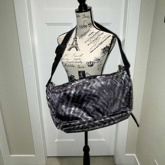 Lululemon Yoga Moto Messenger Bag Blazer Print (Black & Grey Chevron) - EUC! - Picture 10 of 15
